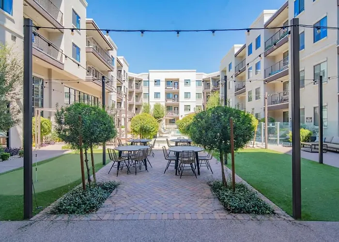 Modern 2br Uptown Biltmore Gym Pool Parking Wd *