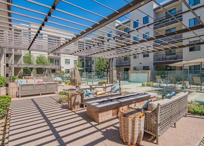 Modern 2br Uptown Biltmore Gym Pool Parking Wd Apartment *