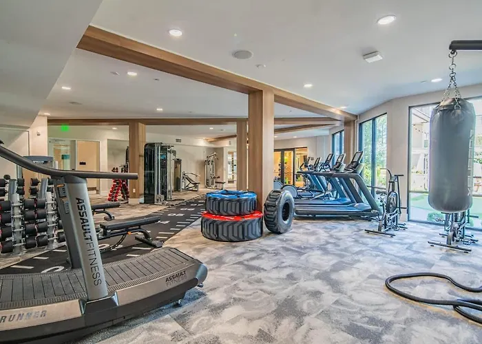 Modern 2br Uptown Biltmore Gym Pool Parking Wd Apartment Phoenix