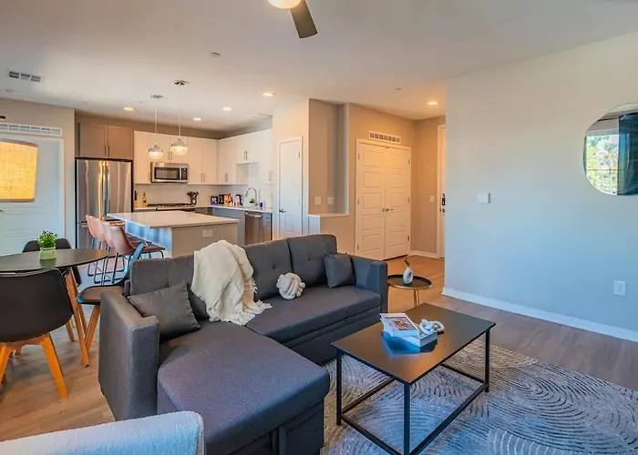 Apartament Modern 2br Uptown Biltmore Gym Pool Parking Wd *