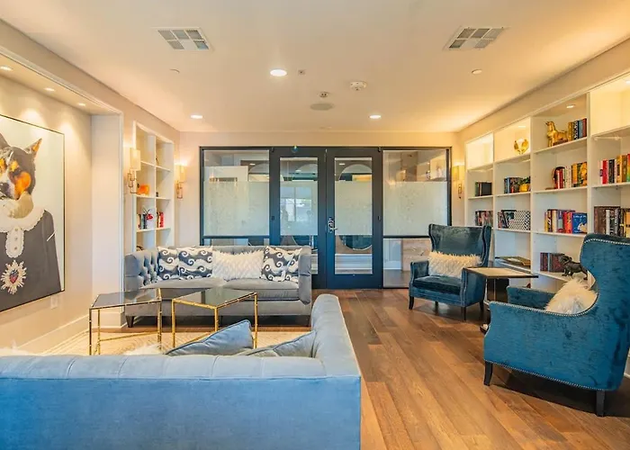 Apartment Modern 2br Uptown Biltmore Gym Pool Parking Wd