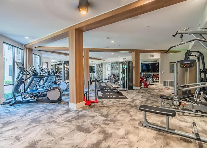 Apartment Modern 2br Uptown Biltmore Gym Pool Parking Wd