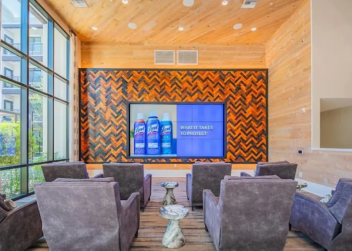 Modern 2br Uptown Biltmore Gym Pool Parking Wd *