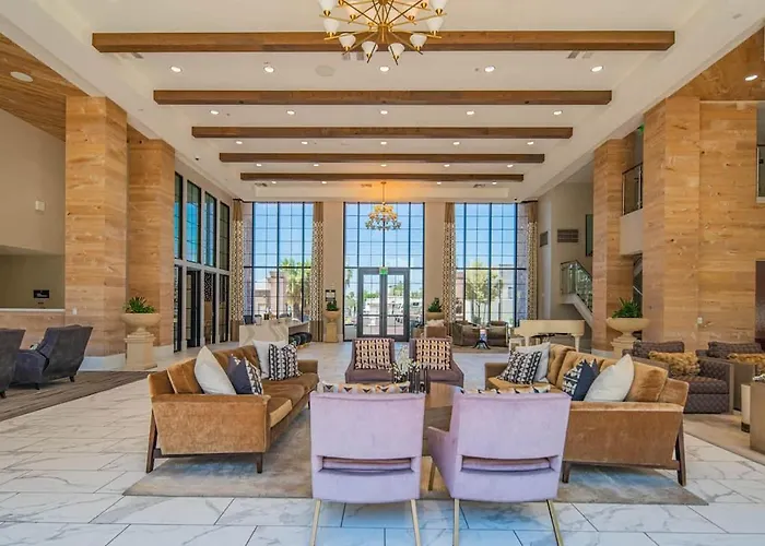 Modern 2br Uptown Biltmore Gym Pool Parking Wd