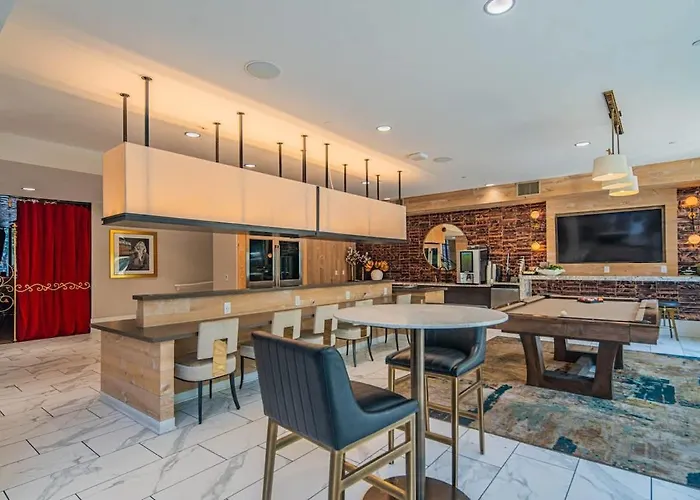 Modern 2br Uptown Biltmore Gym Pool Parking Wd Phoenix